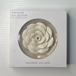 🛍️BUNDLE DEAL🛍️ - NIB - Cream Circular Ceramic Flower Incense Holder